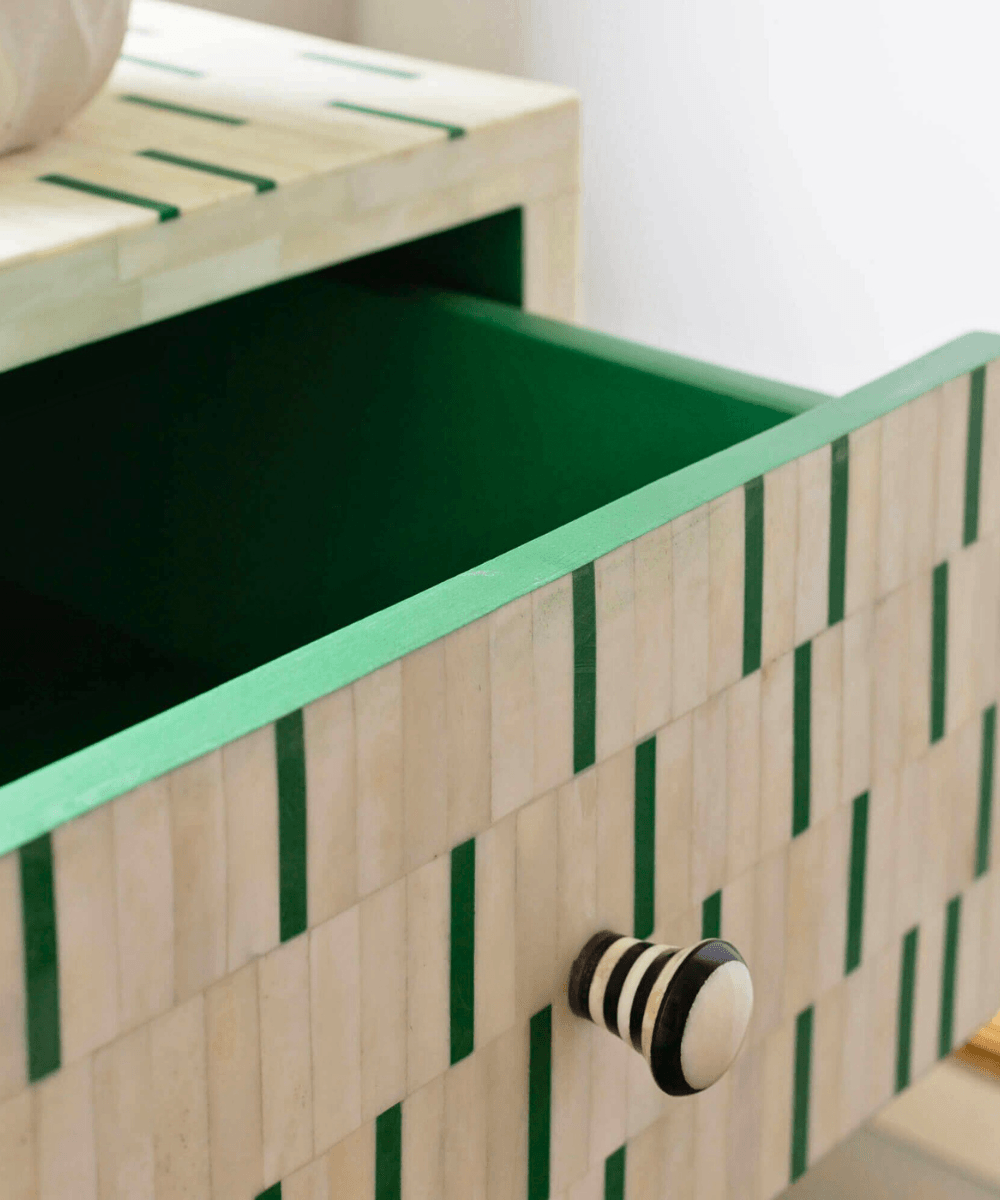 Close-up of green stripe bone inlay detail