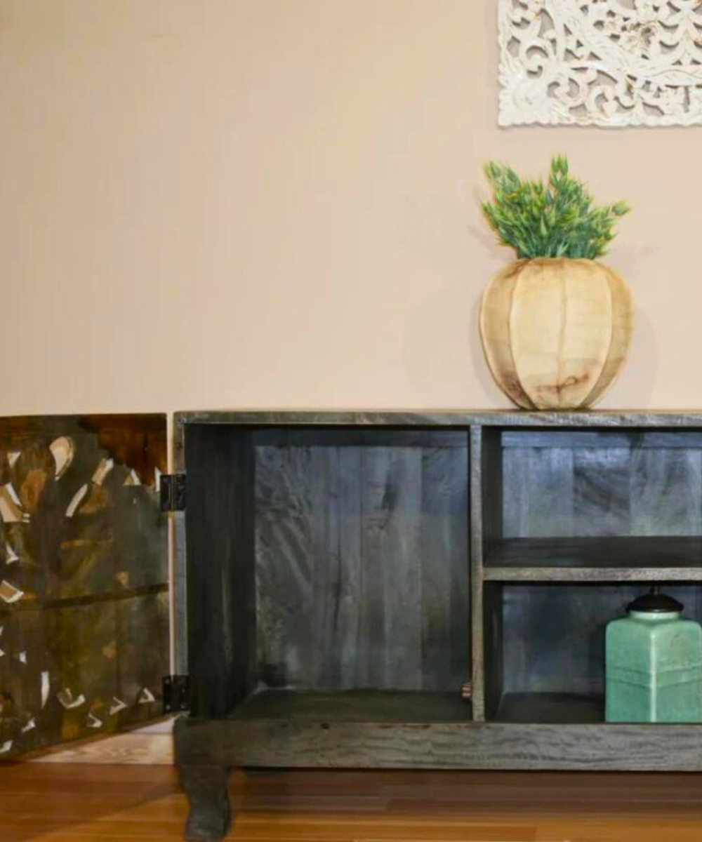 Hand-Carved Loom Design Close-Up