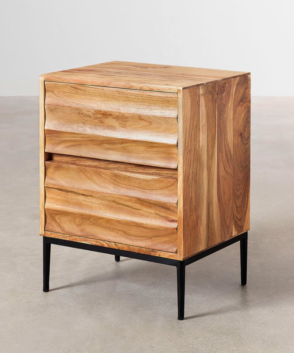 Close-up of mango wood texture and craftsmanship