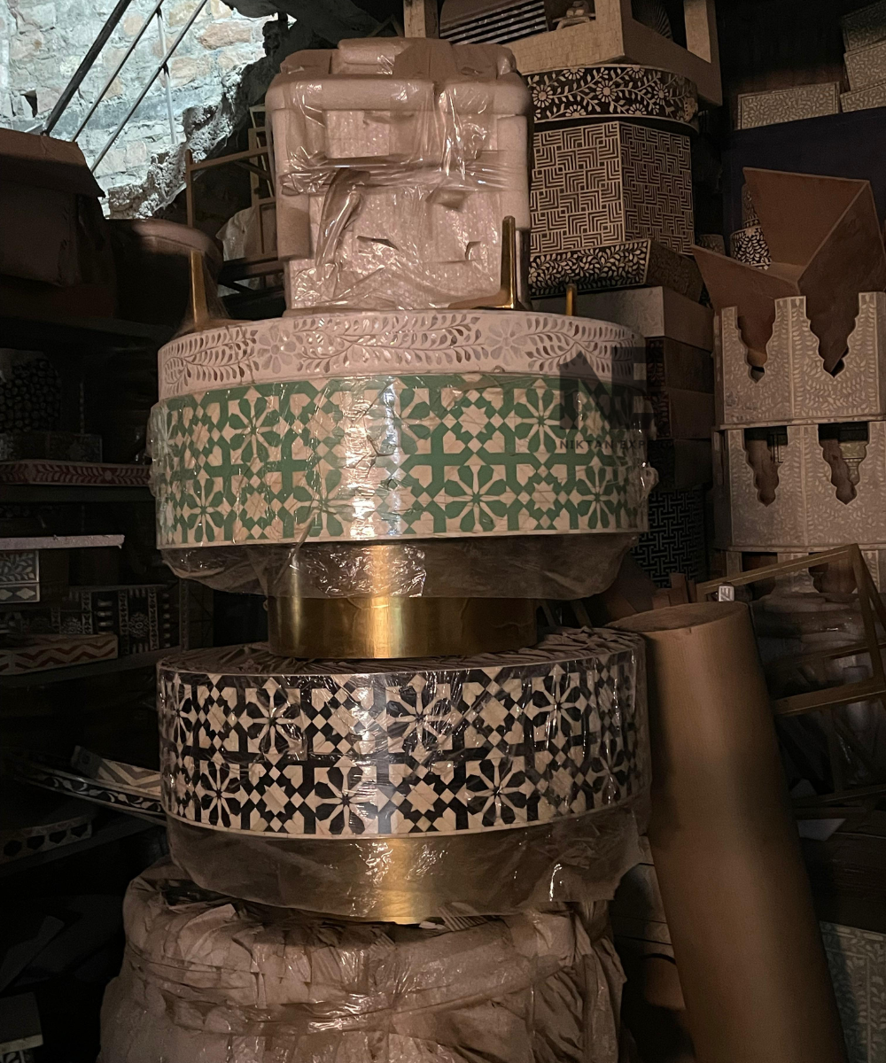 Round coffee table with black and white design