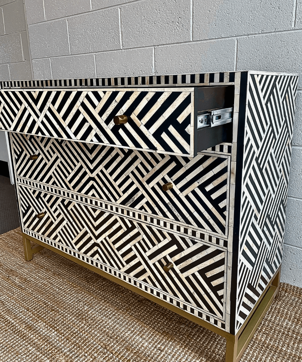 Angled side view showing pattern and brass base