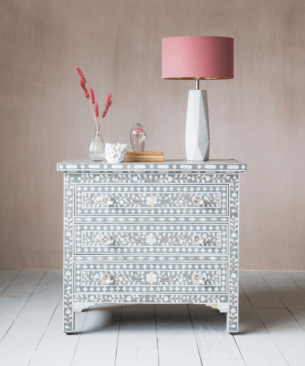 Niktan Export Mother of Pearl Elegant Accent Large Bedside Table - NikTan Export
Pearl Bedside Table with Mother of Pearl Inlay and Crystal Handles