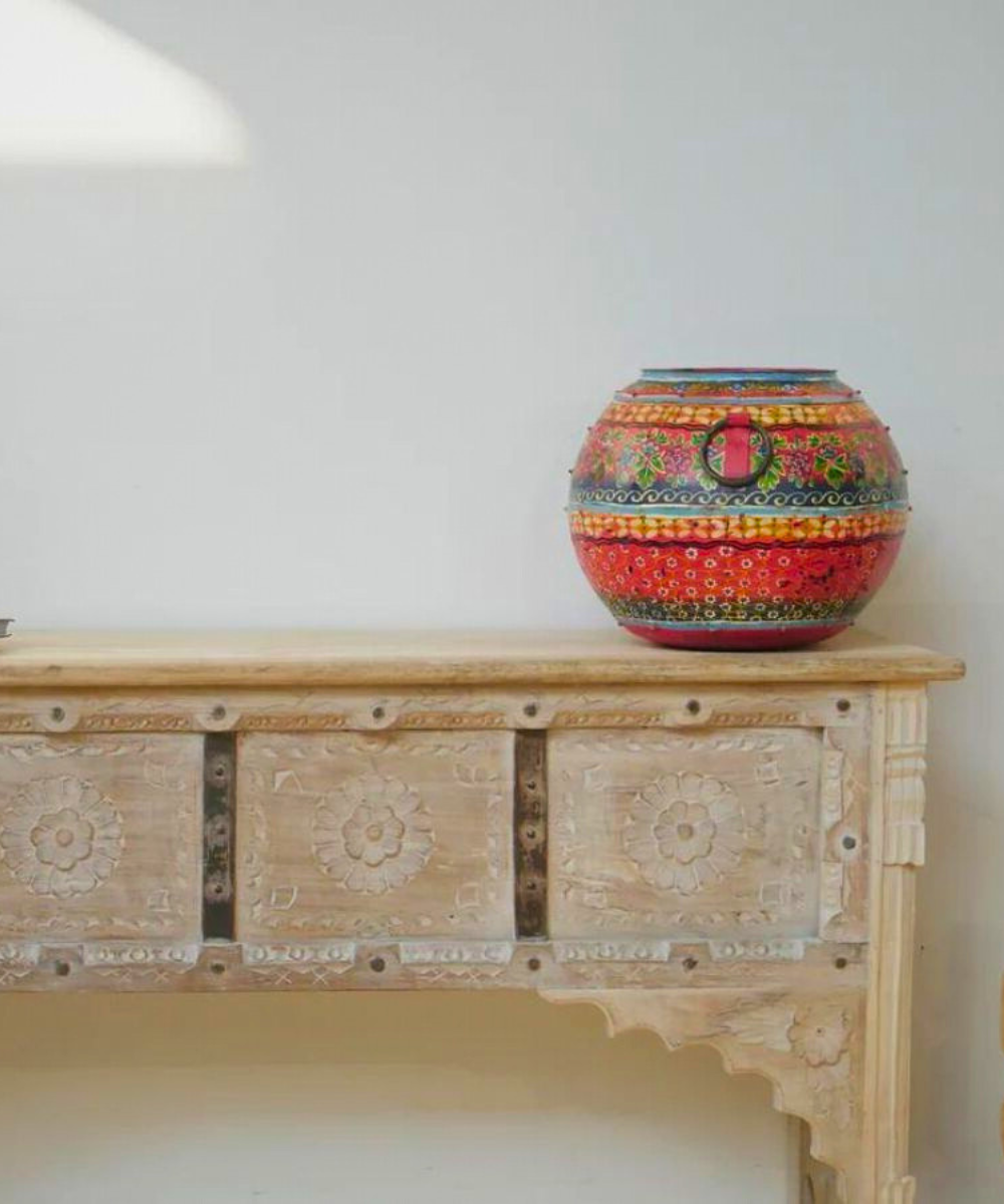 Elegant Indian-style wooden console in white finish