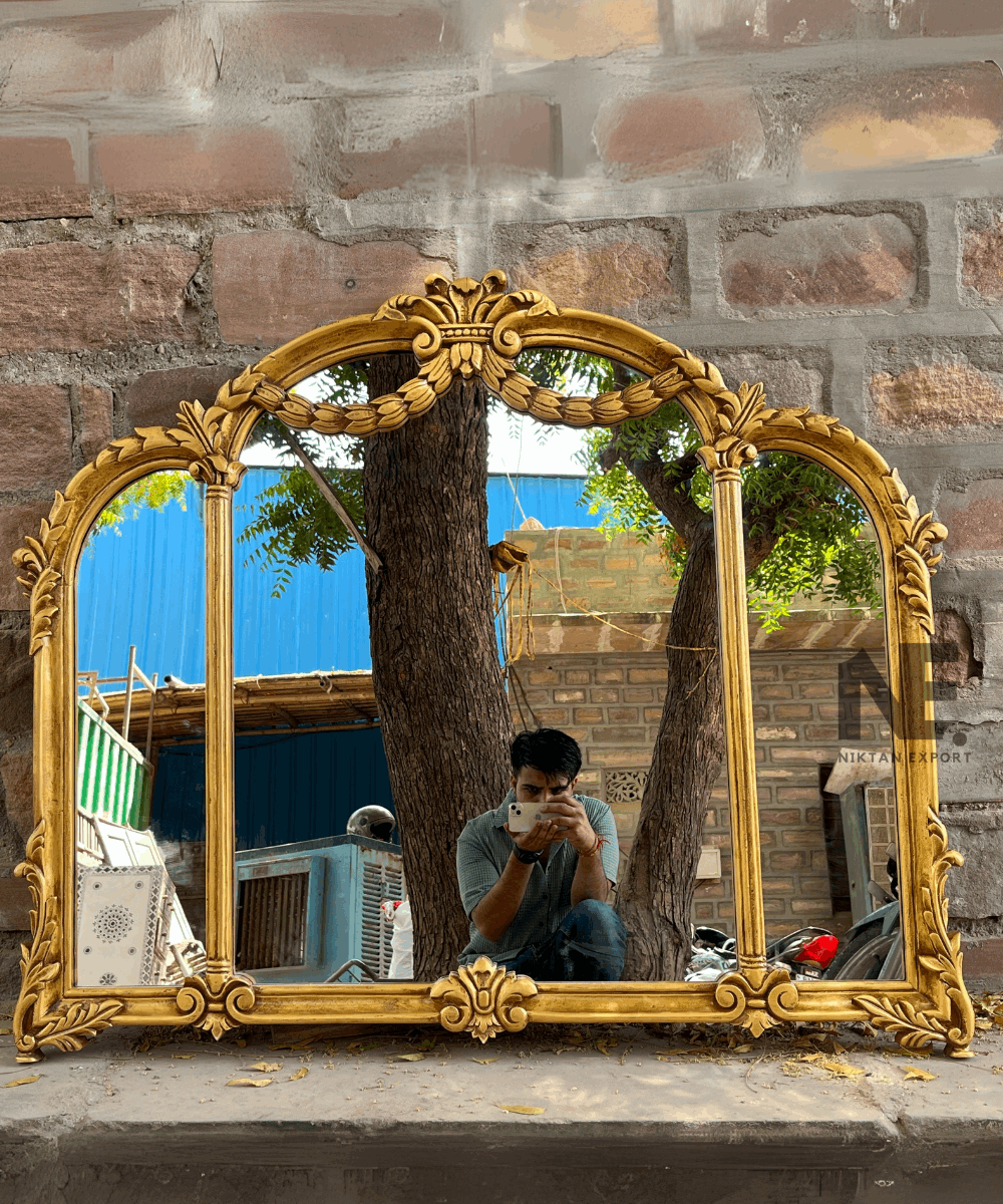 Folded mirror showing compact design