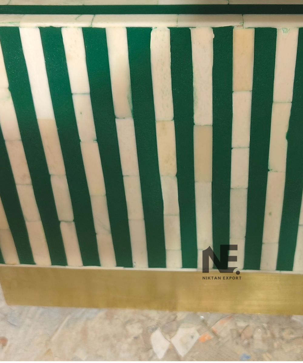 view of the striped bone inlay surface

