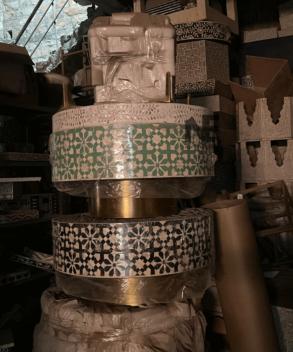 Round coffee table with black and white design