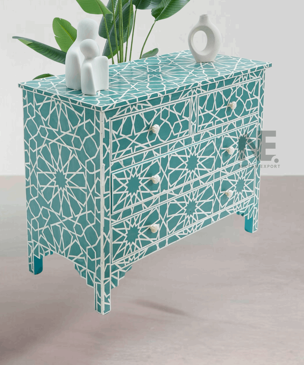 Side angle showing craftsmanship and detail