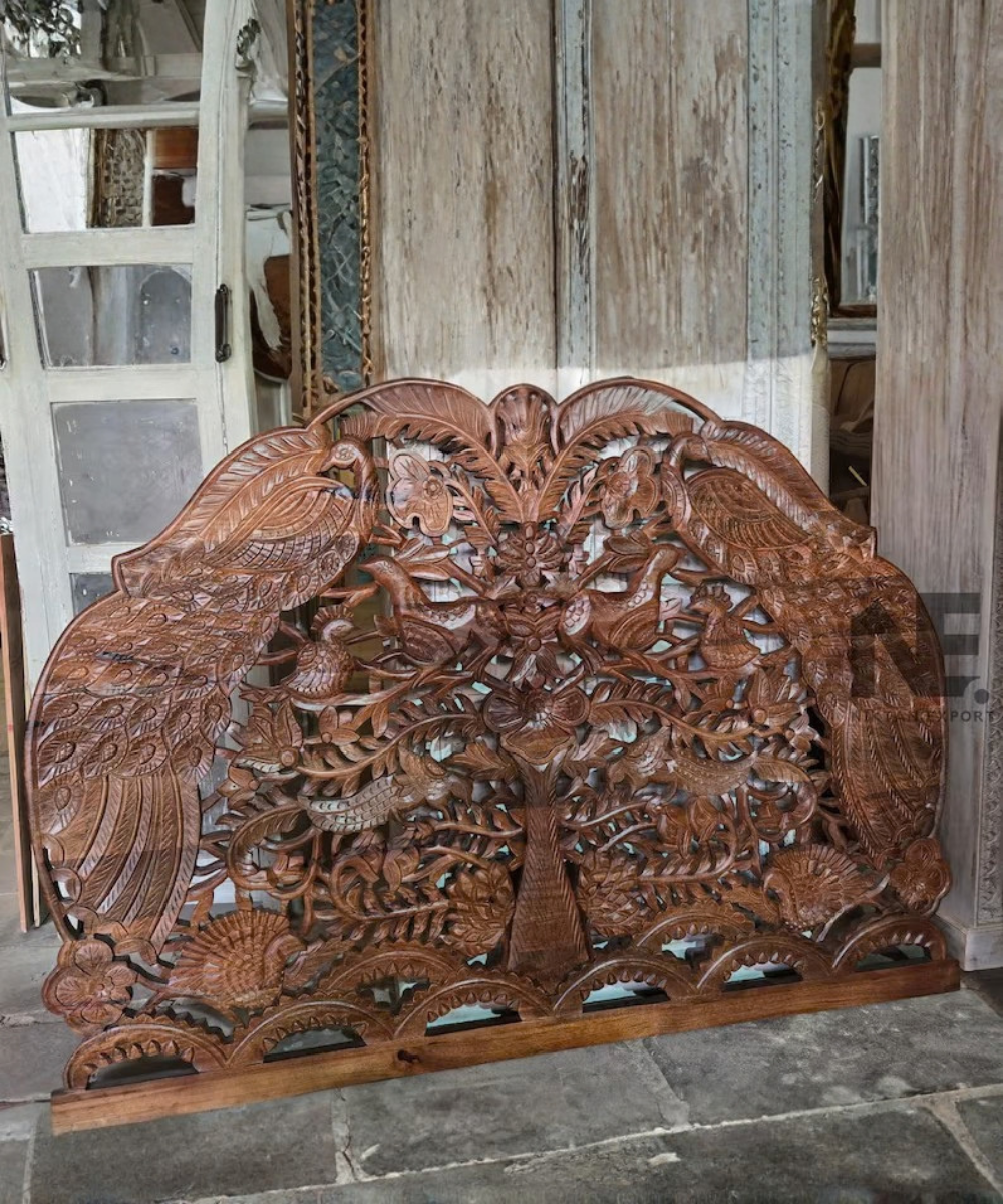 Queen size hand-carved mango wood bed
