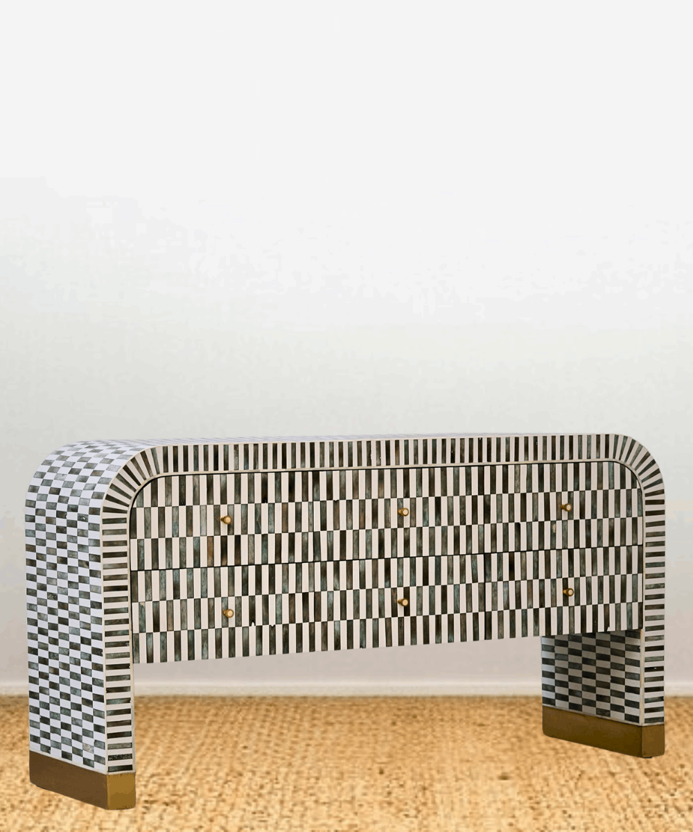 Side Profile with Curved Frame